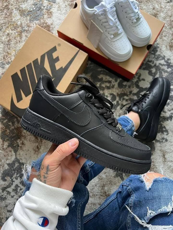 NIKE AIR FORCE 1