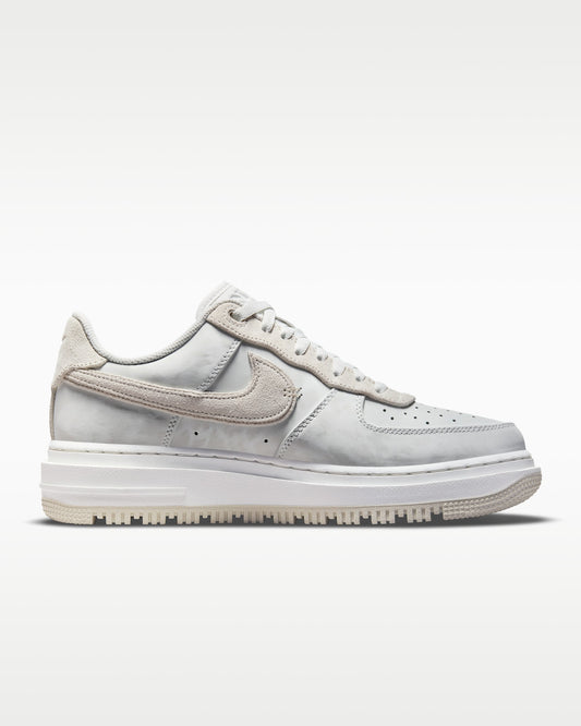 NIKE AIR FORCE 1 LUXE LOW