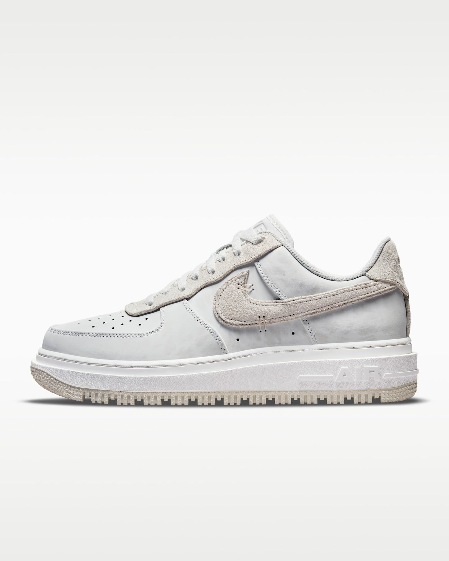 NIKE AIR FORCE 1 LUXE LOW
