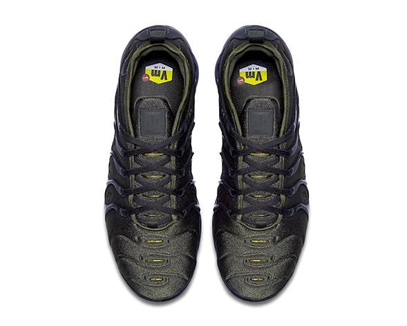 NIKE AIR VAPORMAX PLUS