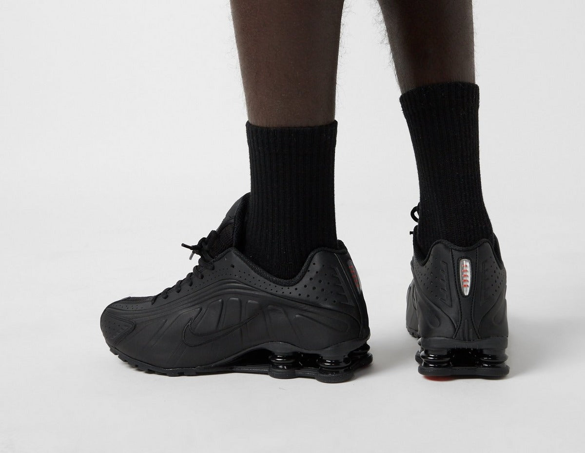 NIKE SHOX R4 BLACK